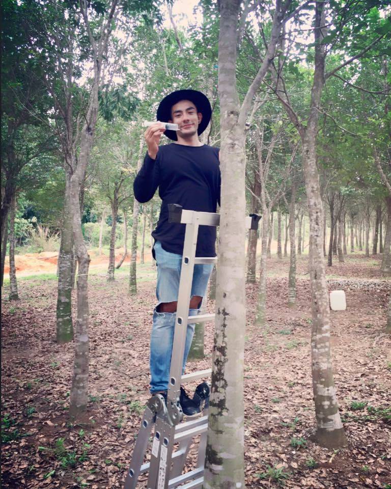 ผู้ชายที่หล่อมีความดึงดูด 1,228