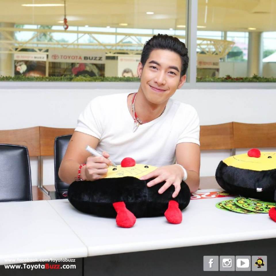 โตโน่ ภาคิน ที่โตโยต้าบัสส์ สาขาเสรีไทย