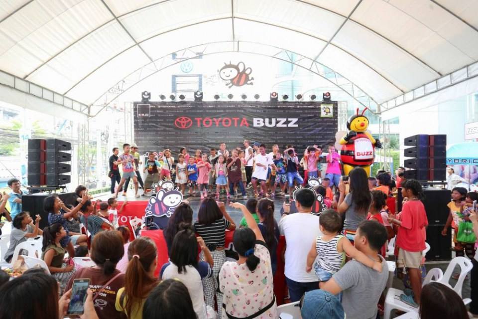 แจ๊ส ชวนชื่น ที่โตโยต้าบัสส์ เพชรเกษม 88