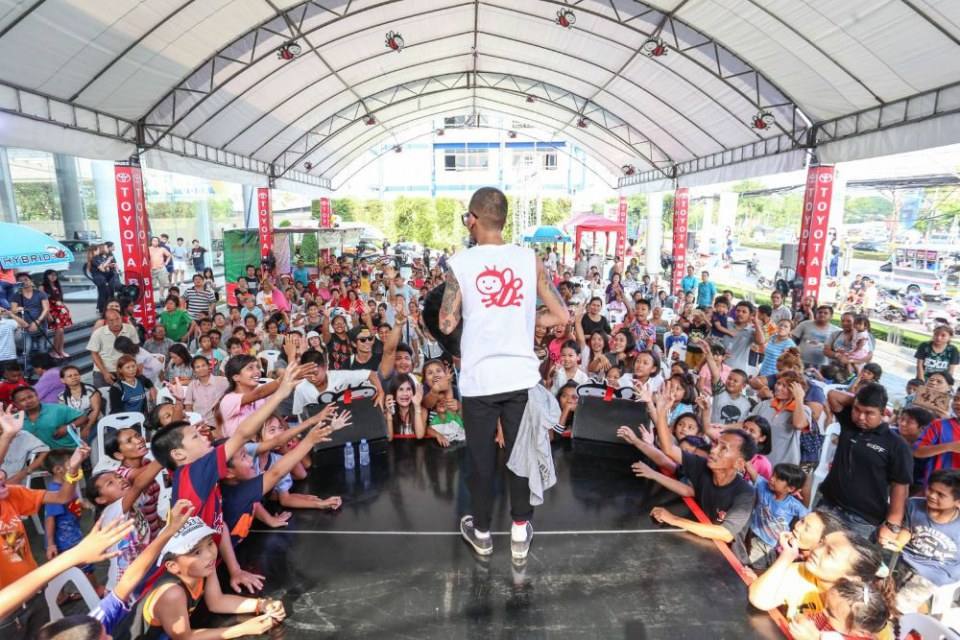 แจ๊ส ชวนชื่น ที่โตโยต้าบัสส์ เพชรเกษม 88