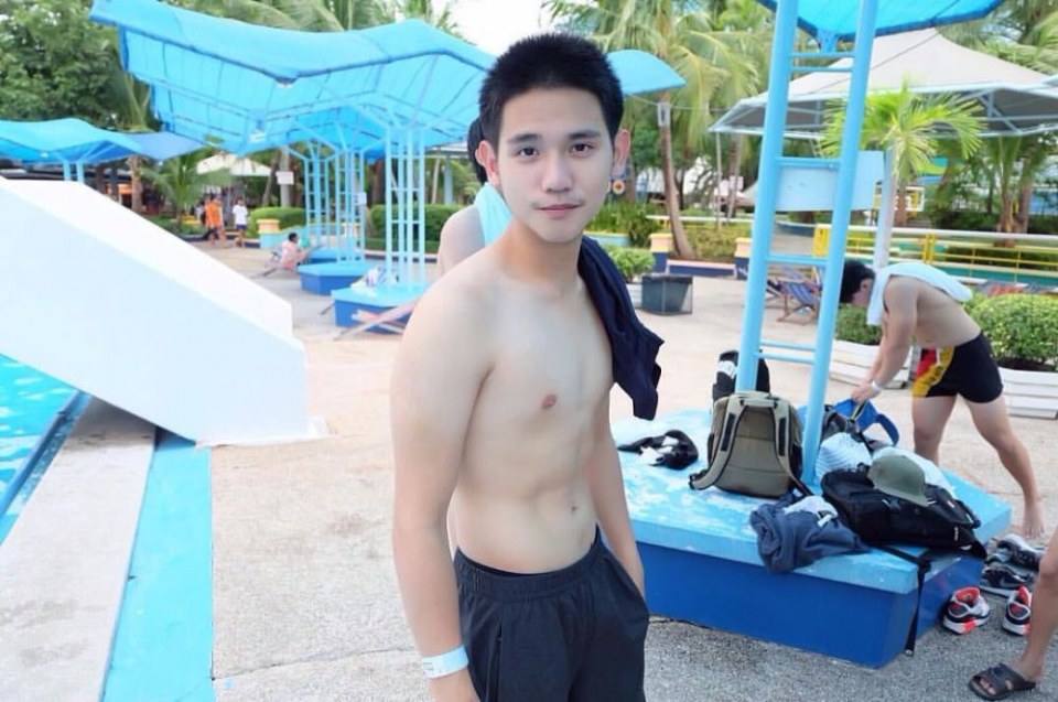 นักเรียนหล่อ "เป้าตุง" แน่น ๆ