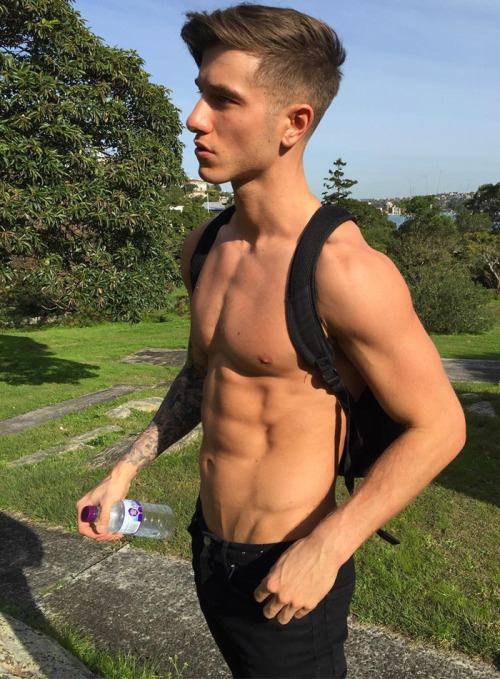 ผู้ชายพาเพลิน