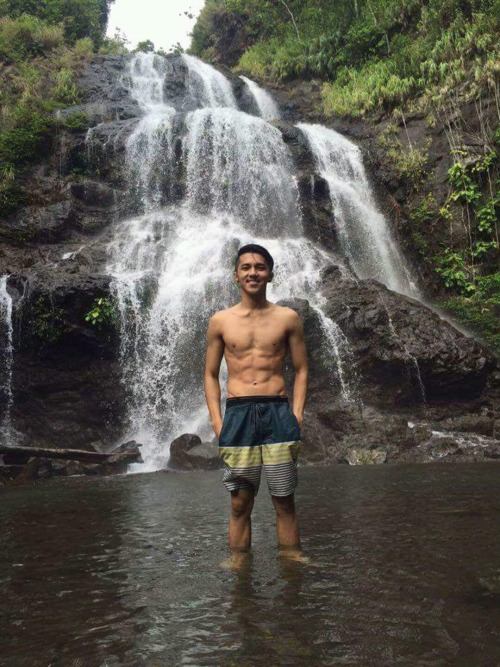 ผู้ชายพาเพลิน