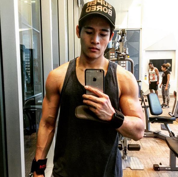 ทำความรู้จักและส่องภาพความหล่อ “นัท ณัฐพล ชลวิบูลย์” นายแบบ-นักเต้นหนุ่มเท้าไฟ หล่อล่ำกล้ามแน่นแบบสุดๆ!