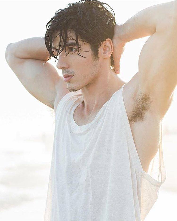 คืออ้อมแขน(กล้าม)ที่แสนอบอุ่น