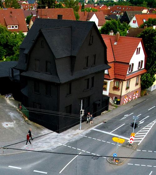 คนรักบ้านสีดำ