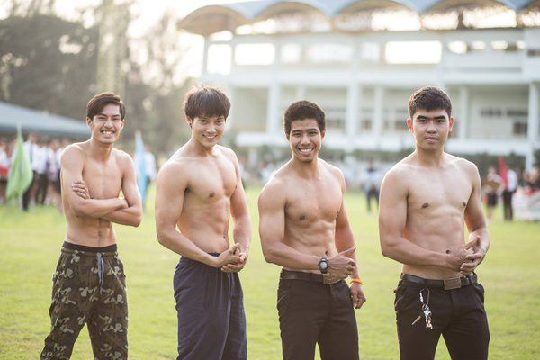 เอาอาหารมาเซิฟ!! "หนุ่มหล่อ วัยใส"