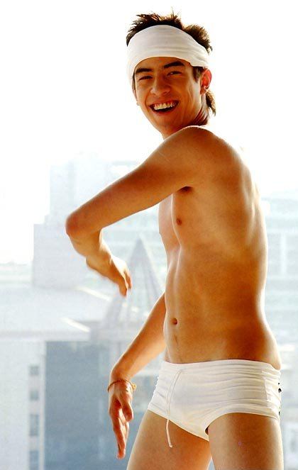 ผู้ชายผลัดกันชม 110 ฉากหลังสวยดีครับ