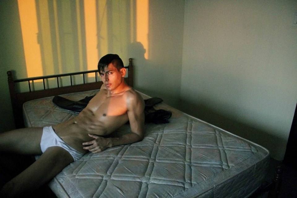 ผู้ชายผลัดกันชม 110 ฉากหลังสวยดีครับ