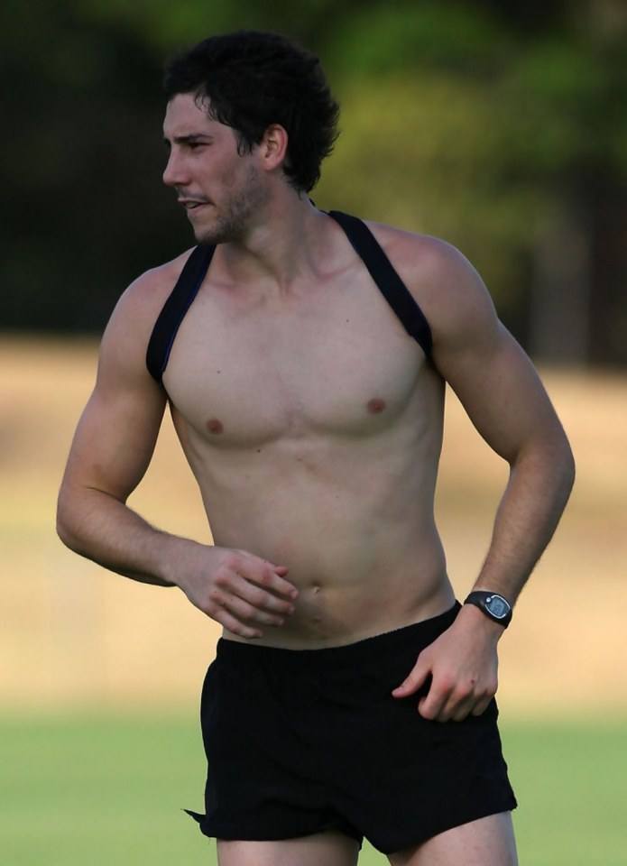 ผู้ชายผลัดกันชม 110 ฉากหลังสวยดีครับ