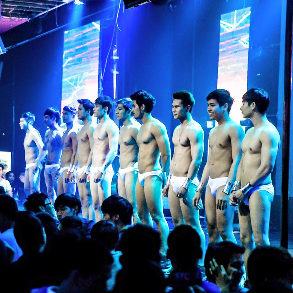 จัดป่ะ 70 ขอให้ได้นายแบบสักครั้ง ให้ชื่นใจ