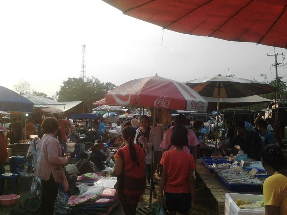 ตลาดบ้านโนนตูม ผึ่งแดด มุกดาหาร