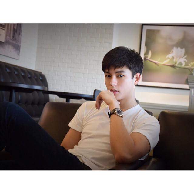 รักผู้ชายหล่อ 1,352