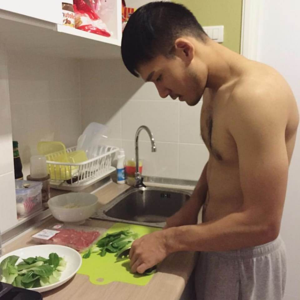 เข้มหล่อดีอ่ะ