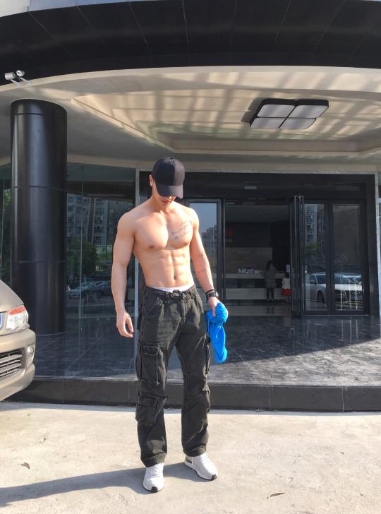 ถอดโชว์เรือนร่าง 1348