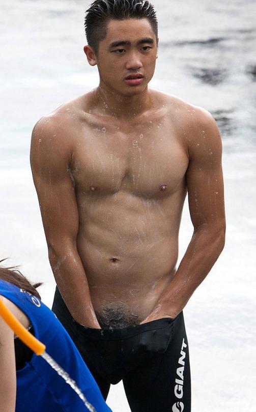 ถอดโชว์เรือนร่าง 1370