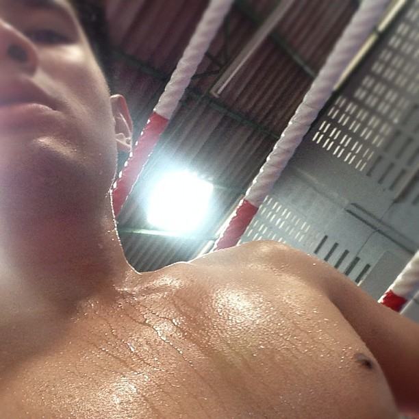 ดาราถอดเสื้อ  เป็นดาราชายเสียด้วย 1,482