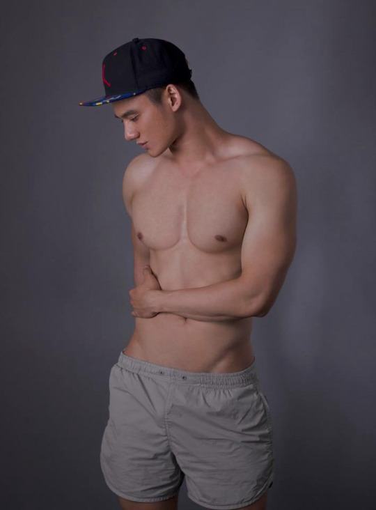 ถอดโชว์เรือนร่าง 1400