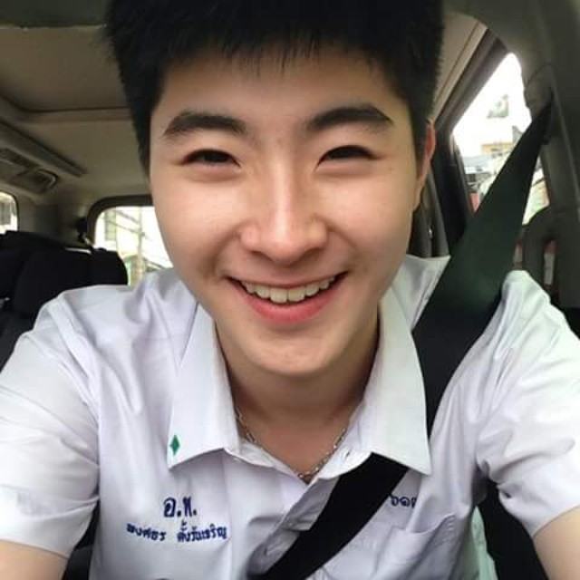 ฮอตไม่เลิก ! หนุ่มกางเกงน้ำเงิน “น้องบลู เด็กมัธยมอัสสัมชัญ” แฟนคลับปลื้มชุดนักเรียน หนุ่มน้อยจากอุดร หล่อตี๋