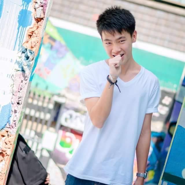 Excuse me cuse me babe cuse me cuse me