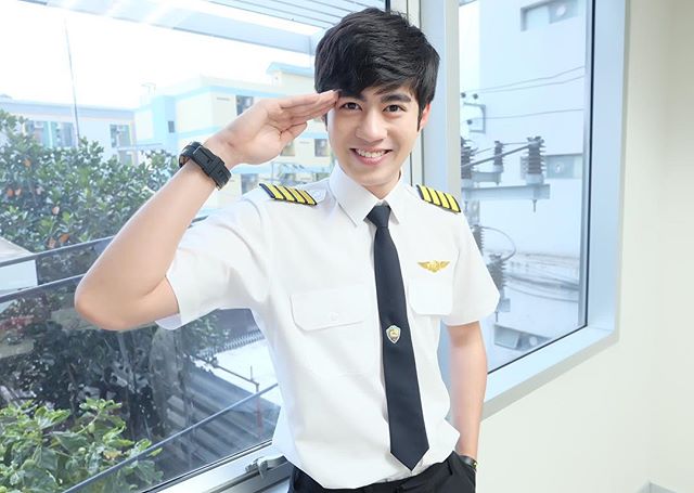 กัน รัชชานนท์ หล่อใสในชุดนักศึกษา