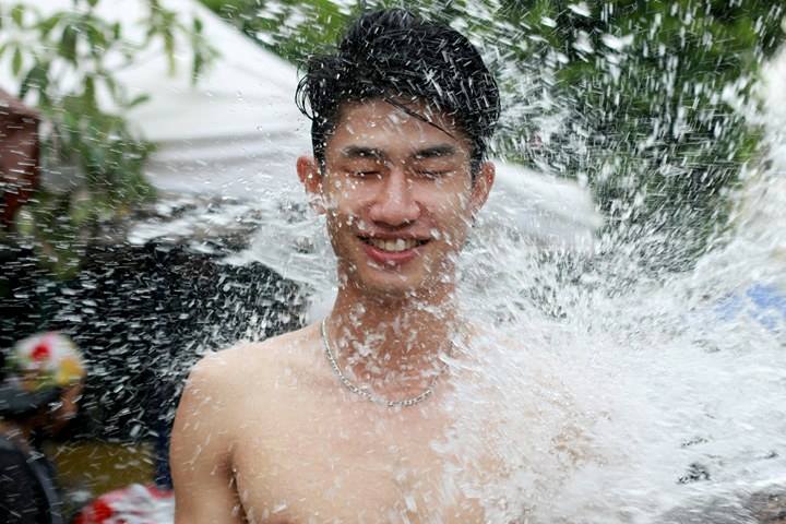 เม่น ติณณพ แฉะๆ เปียกกระจาย