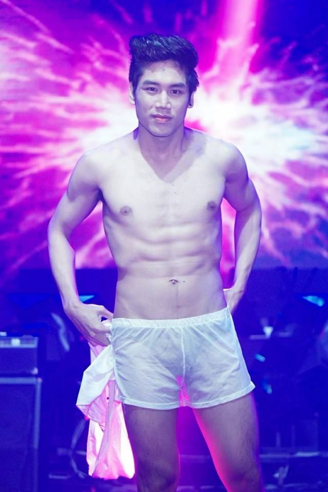 เป้ากางเกงแทบทะลุ ผับเกย์เหม่งจ๋าย