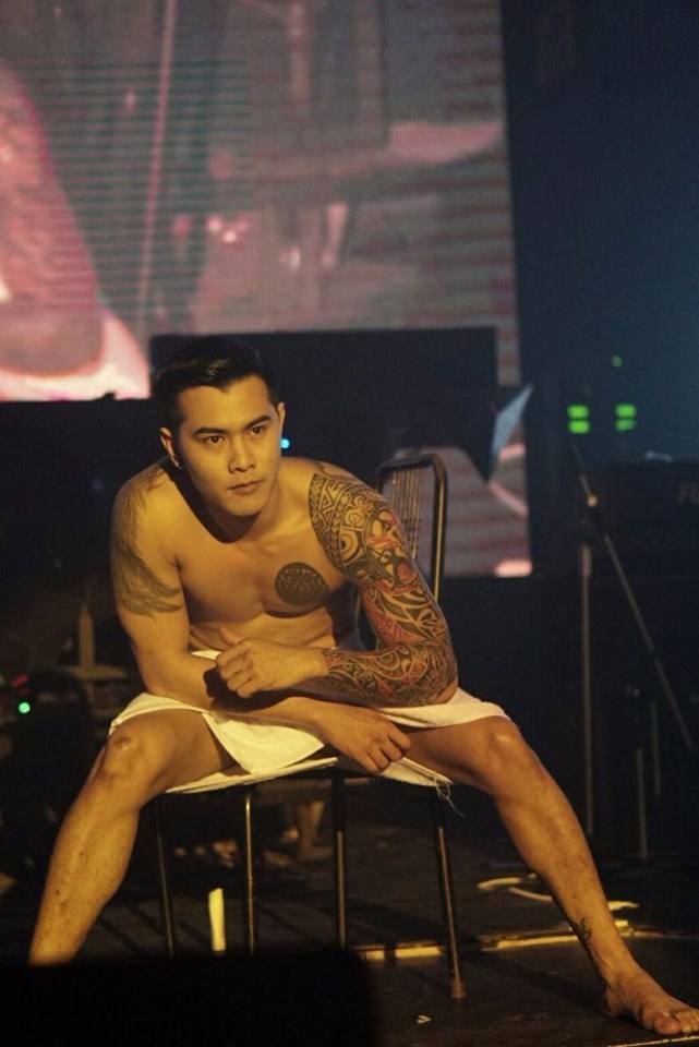 เป้ากางเกงแทบทะลุ ผับเกย์เหม่งจ๋าย