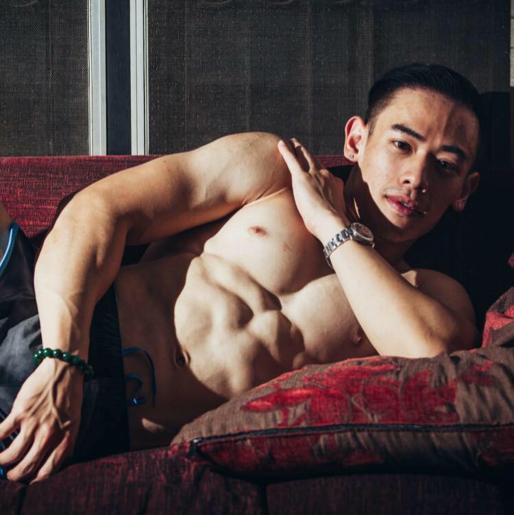 หนุ่มๆ เกรดพรีเมียม 1,729