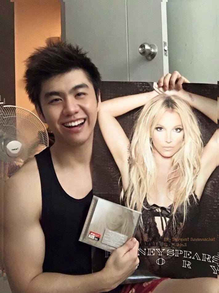 เป็นอัลบั้มล่าสุดที่ทุกคนต้องมีและควรมี! คุ้มค่าแห่งการรอคอย (Britney Spears Album Glory)