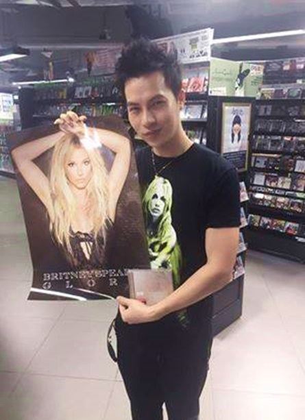 เป็นอัลบั้มล่าสุดที่ทุกคนต้องมีและควรมี! คุ้มค่าแห่งการรอคอย (Britney Spears Album Glory)