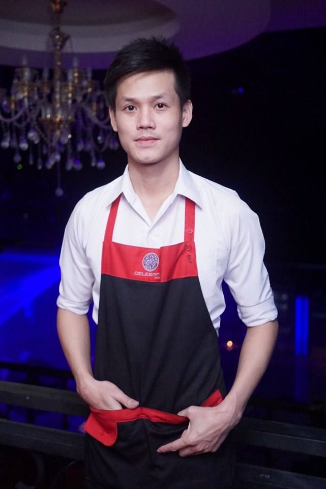 เด็กเสริฟหล่อ..บอกต่อด้วย ร้านไหนอ่า