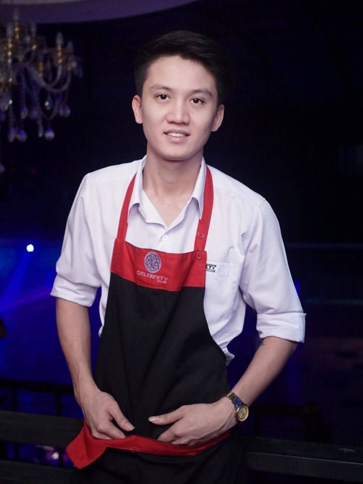 เด็กเสริฟหล่อ..บอกต่อด้วย ร้านไหนอ่า