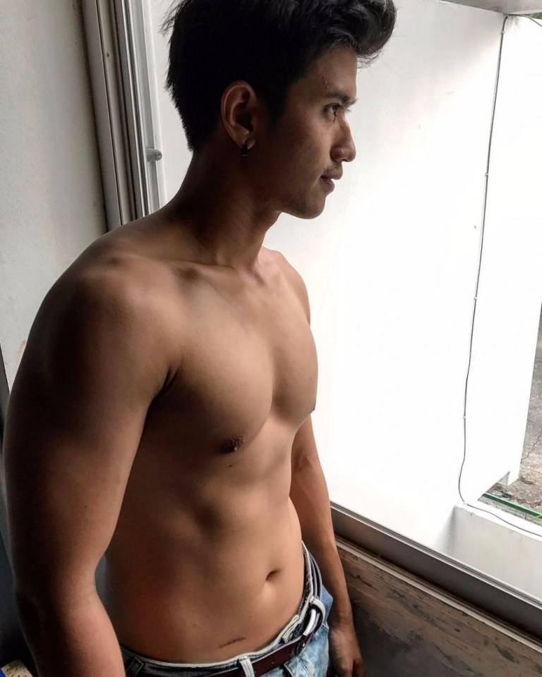 หนุ่มแซ่บแอบส่อง