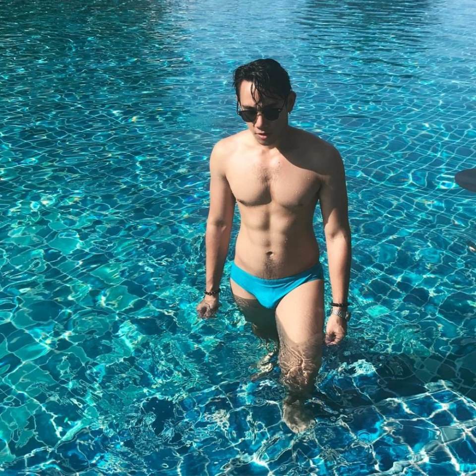 หนุ่มแซ่บแอบส่อง