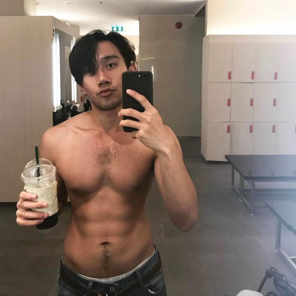 หนุ่มแซ่บแอบส่อง