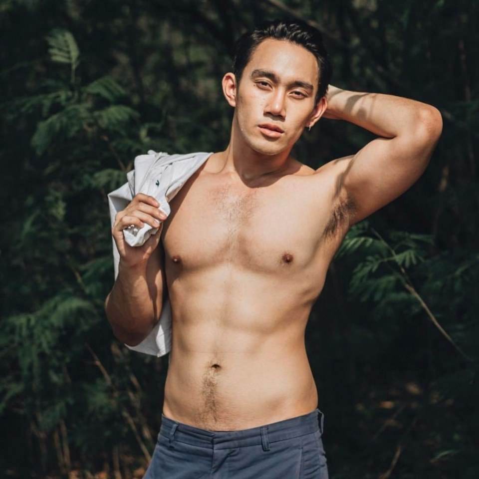 หนุ่มแซ่บแอบส่อง