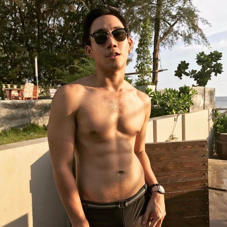 หนุ่มแซ่บแอบส่อง