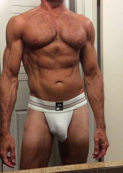 hot male 89 (18+)