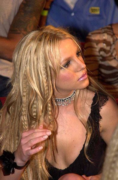 เจ้าหญิง บริทนีย์ สเปรียส์ ฝากสวัสดีและขอบคุณชาวไทย ที่ตั๋วคอนเสิร์ตหมดอย่างรวดเร็ว จึงเพิ่มรอบด่วนวันนี้ ! เป็นคอนเสิตร์ ในประเทศไทยครั้งแรก (Buy ToDay Britney Spears Live in Bangkok 2017)