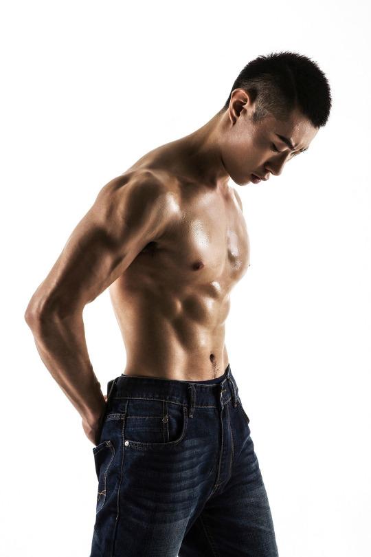 ถอดโชว์เรือนร่าง 1533