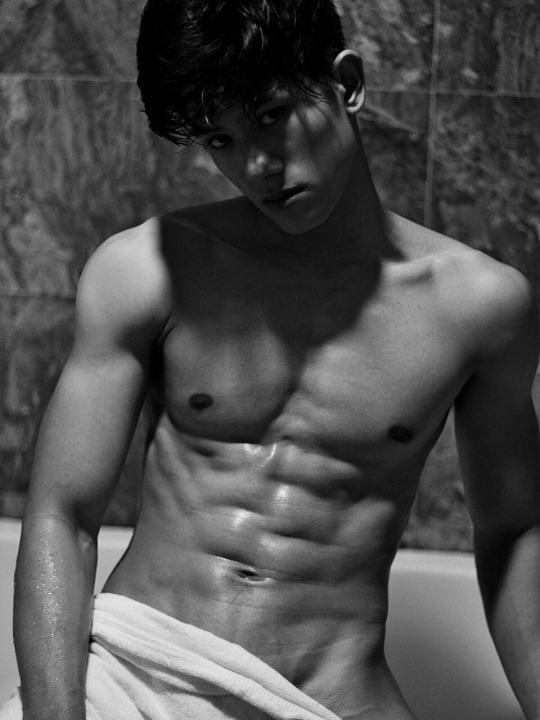 ถอดโชว์เรือนร่าง 1537