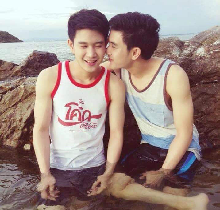 จุมพิตชายหนุ่ม 1,801