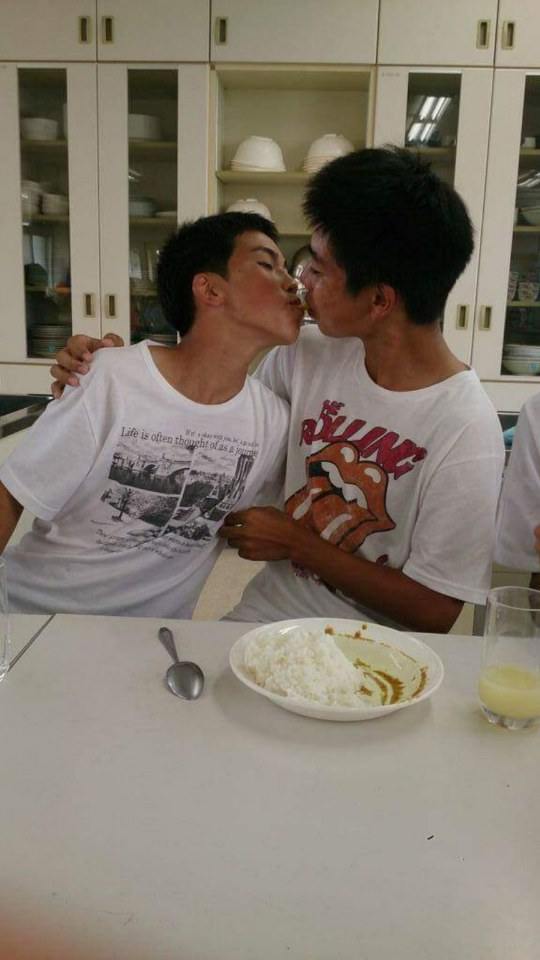 จุมพิตชายหนุ่ม 1,801