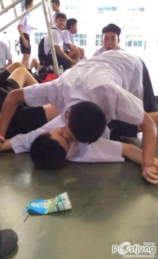 จุมพิตชายหนุ่ม 1,801