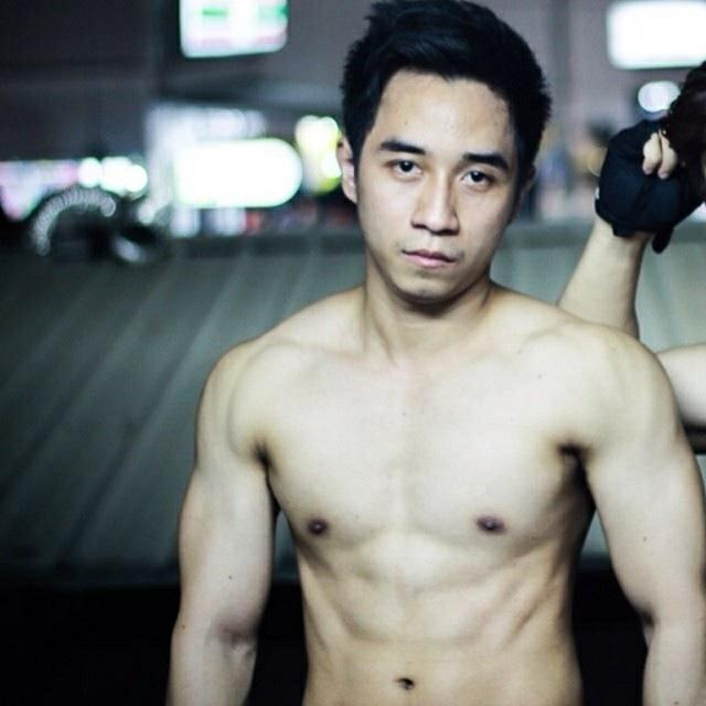 หล่อหัวนมโดด 1,877