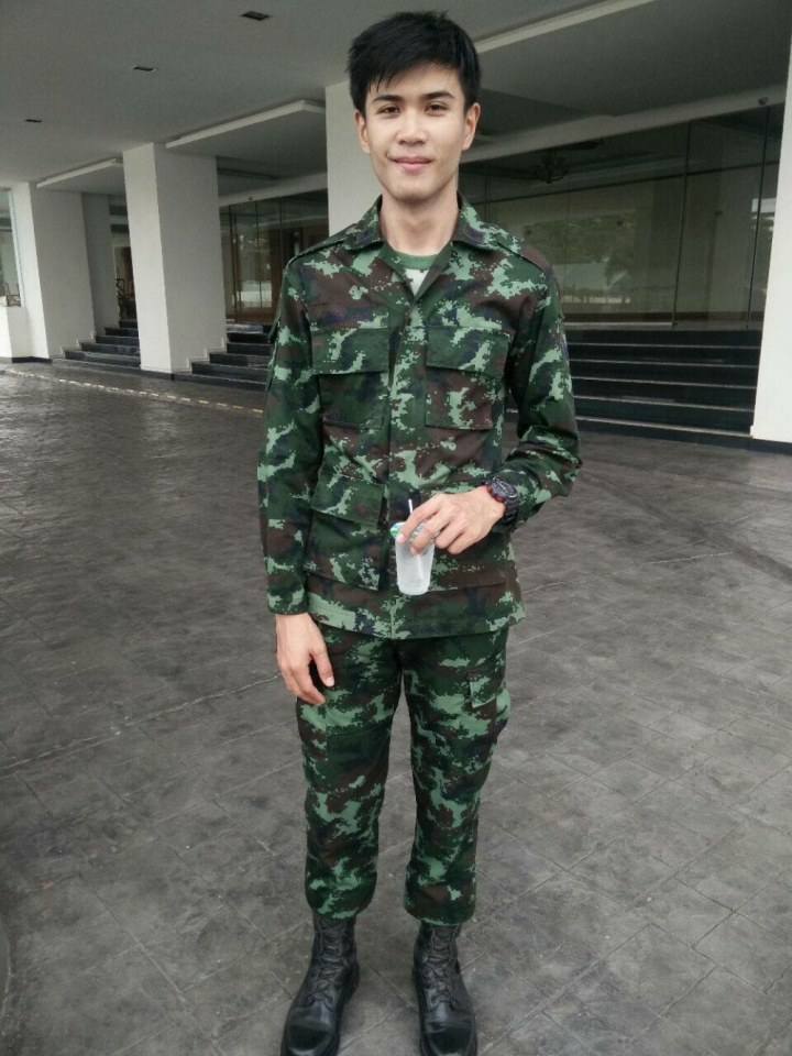 ทหารหล่อ