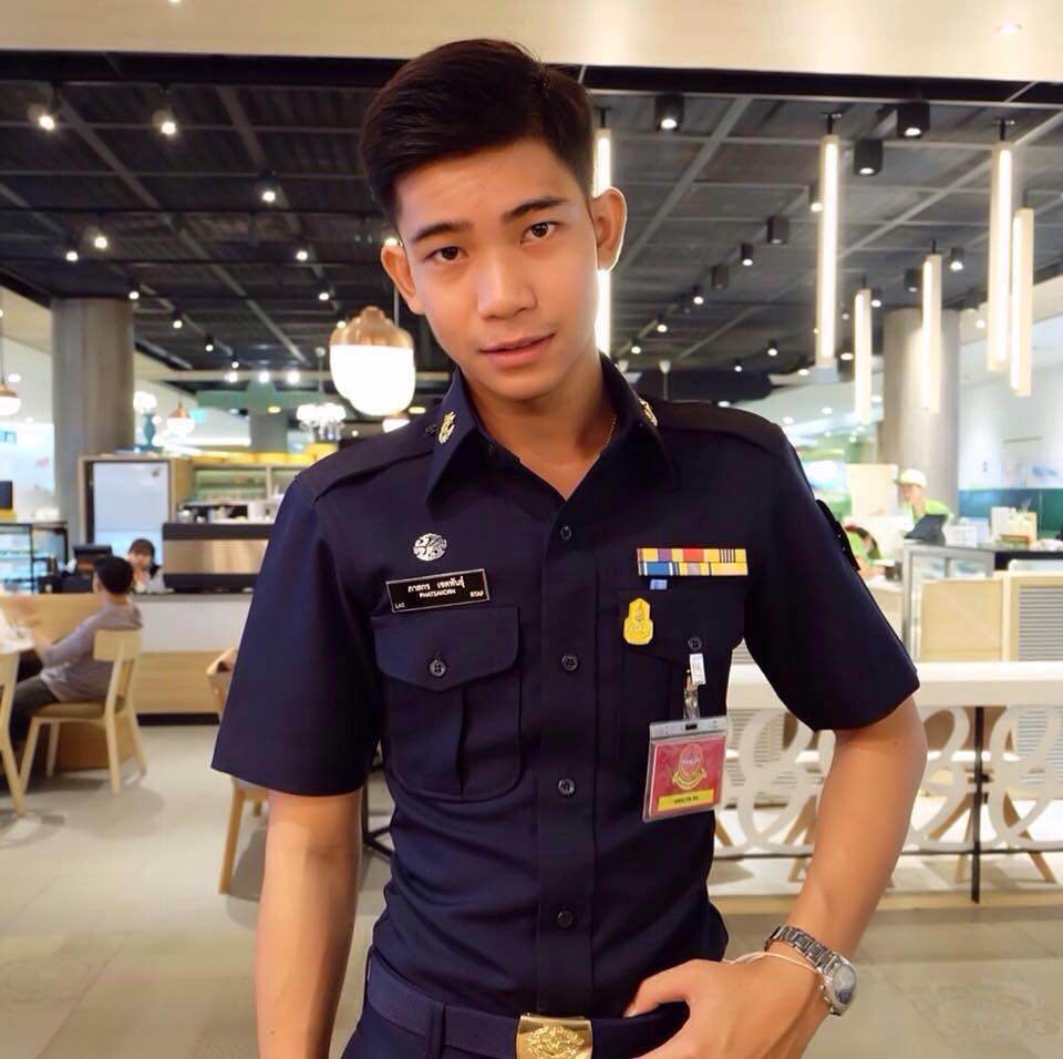 ทหารหล่อ