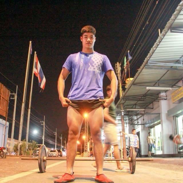 นกว่าขาเขาแข็งแรงจังค่ะพี่ตา 1,913