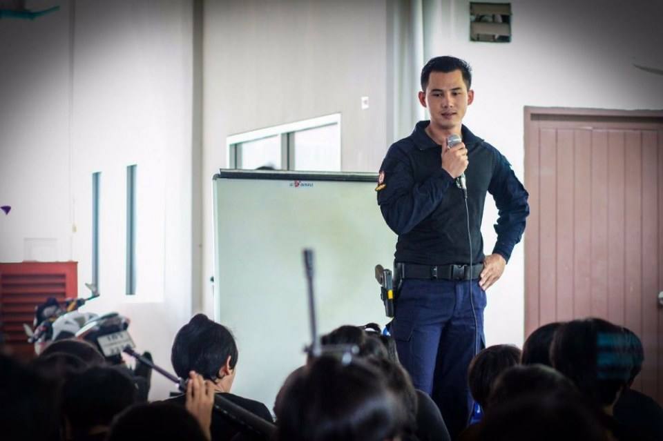 ไม่ว่าจะเกิดอะไรขึ้น คุณต้องปกป้องอิฉันนะคะที่รัก 1,922